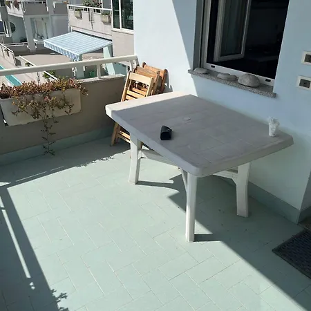 Apartment Fronte Mare, Con Terrazzino E Garage Privato In Con Piscina *