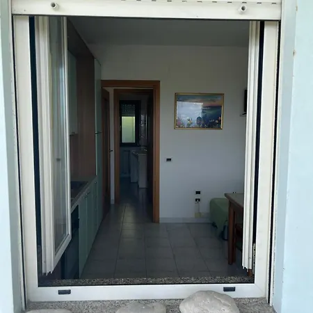 Apartment Fronte Mare, Con Terrazzino E Garage Privato In Con Piscina
