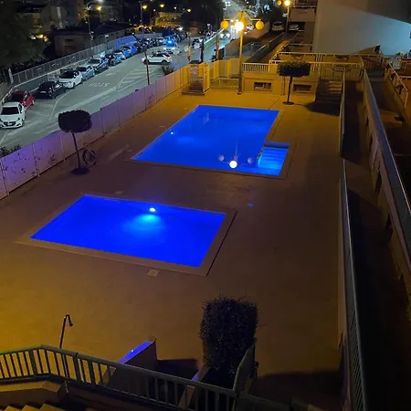 Apartment Fronte Mare, Con Terrazzino E Garage Privato In Con Piscina