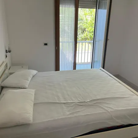Fronte Mare, Con Terrazzino E Garage Privato In Con Piscina Apartment *